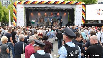 Deutschland | Bürgerfest zum Tag der Deutschen Einheit in Dresden (picture-alliance/dpa/S. Kahnert)