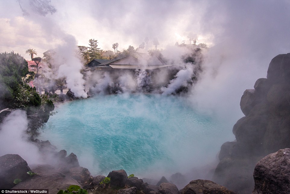 “Mirë se vini në ferr”, vendi japonez ndër më të vizituarit i krijuar me mbetje vullkanesh (Foto)