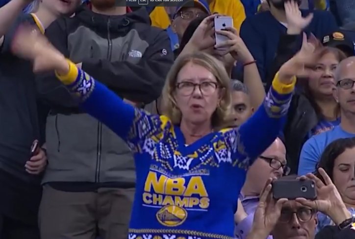 Gruaja me vallëzim e “kall” në ndeshjen e NBA (Video)
