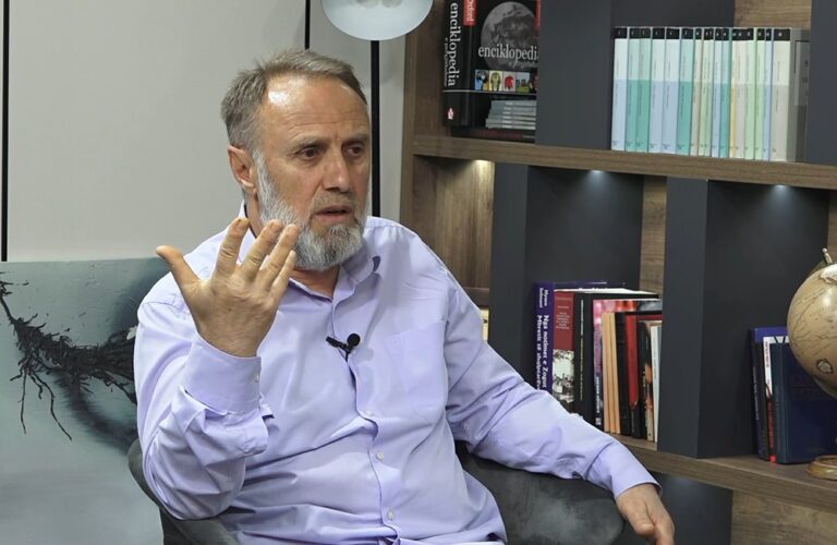 Hoxha: Prokurori i Zajazit të Ali Ahmetit jep urdhër që Blerimi të dërgohet në Serbi Hoxha: Prokurori i Zajazit të Ali Ahmetit jep urdhër që Blerimi të dërgohet në Serbi