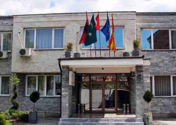 Kushtetuesja hodhi poshtë akreditimin e Medresesë  Isa Beu   përplasje mes VLEN dhe BDI