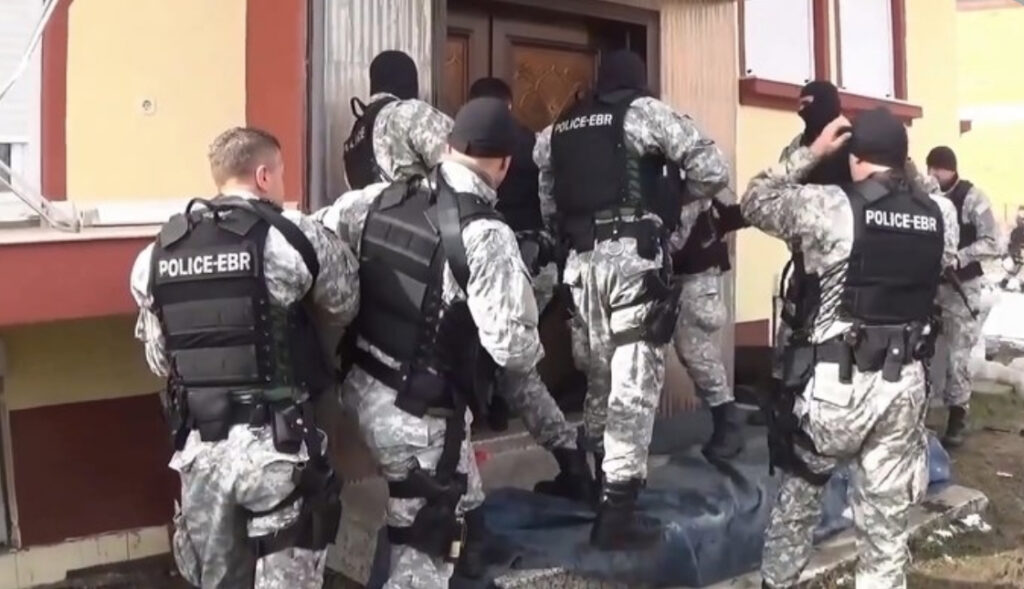 Bastisje dhe arrestime në Shkup e Kumanovë  Aksion i madh policor zbulon sasi të mëdha amfetamine 