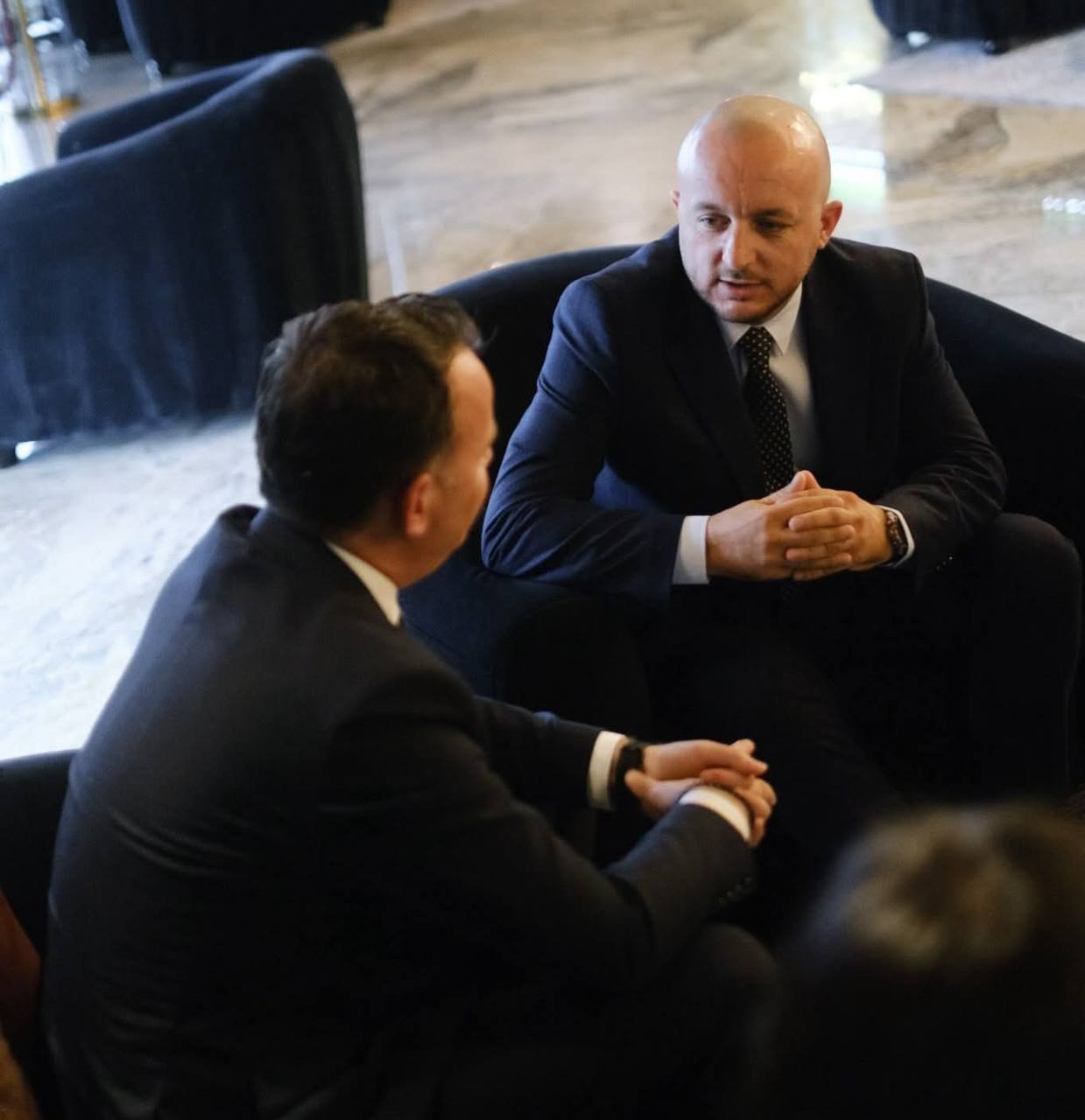 Zëvendësministri Hoxha takon ministrin Peci  Çdo këshillë dhe përvojë e tij  vlerë e shtuar për bashkëpunimin rajonal