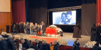 Shpat Kasapi merr duartrokitjet e fundit nga të gjitha trojet shqiptare gjatë komemoracionit që po mbahet në Tetovë