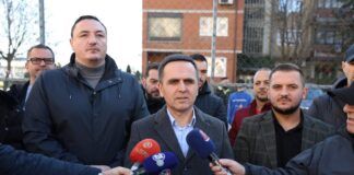 Kryetari i Komunës së Tetovës, Bilall Kasami, dhe ministri i Sportit, Borko Ristovski, inaugurojnë qendrën sportive të rikonstruktuar “Bllok 70” në Tetovë