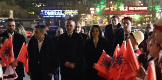 Krerët e VLEN-it mirëpresin në sheshin “Skënderbeu” ministren Spiropali