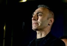 I arratisuri Artan Grubi ende figuron në ueb-faqen e UT-së si profesor pavarësisht se u shkarkua para një viti