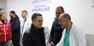 Kryetari Kasami falënderon personelin shëndetësor po edhe punëtorët e NPK-së për angazhimin gjatë natës së ndërrimit të moteve