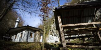 Një nga xhamitë më të vogla në Bosnjë dhe Hercegovinë mund të akomodojë maksimumi 10 besimtarë