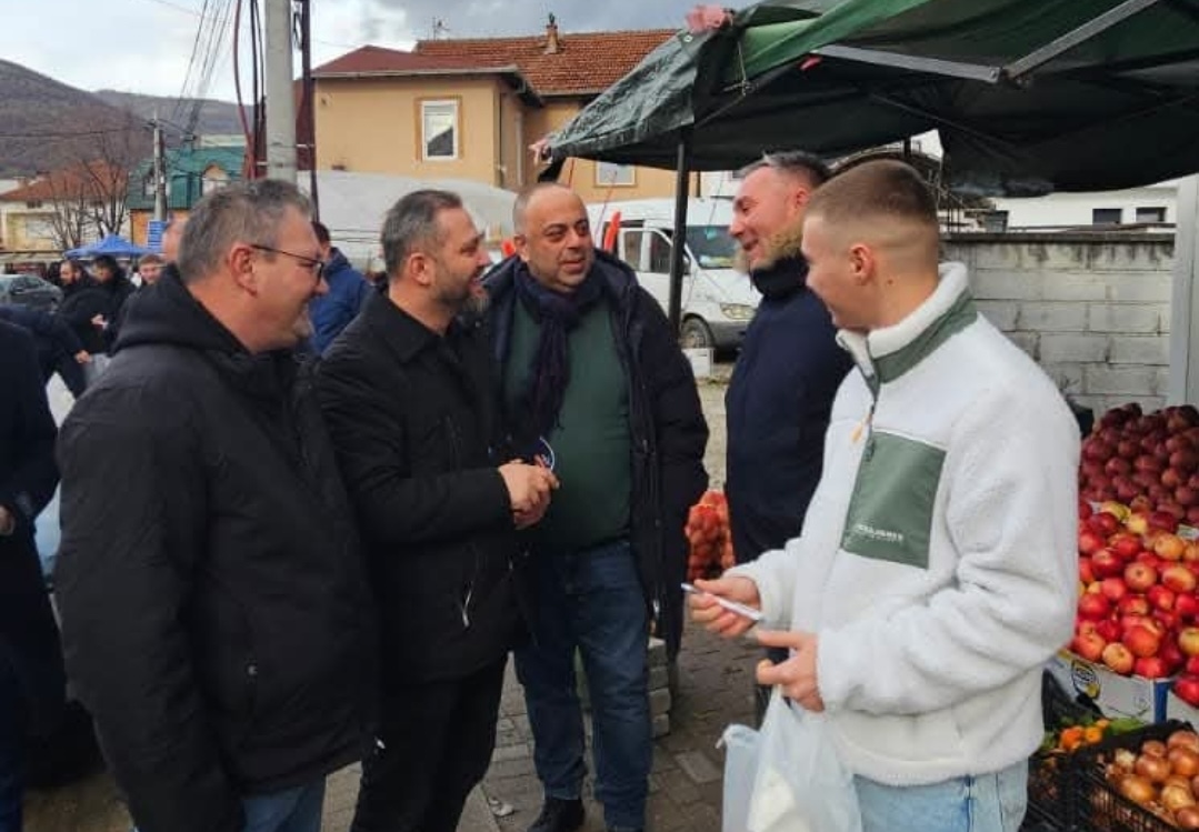 Demiri takon qytetarët në tregun e Negotinës  Ndryshimi po kërkohet dhe po vjen në Vrapçisht