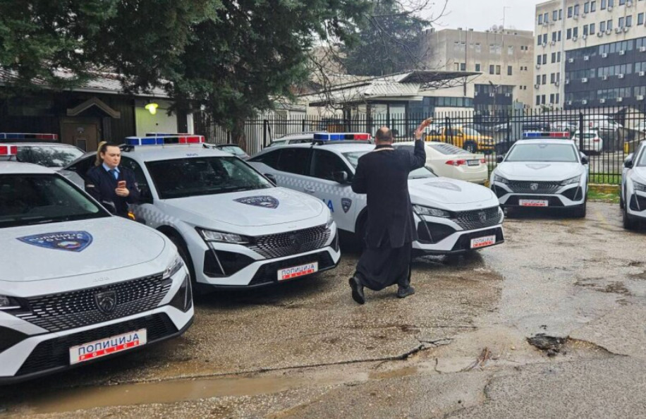 Kontrolli i Brendshëm pranë MPB së heton fotografitë e ritualit fetar mbi automjetet zyrtare të policisë