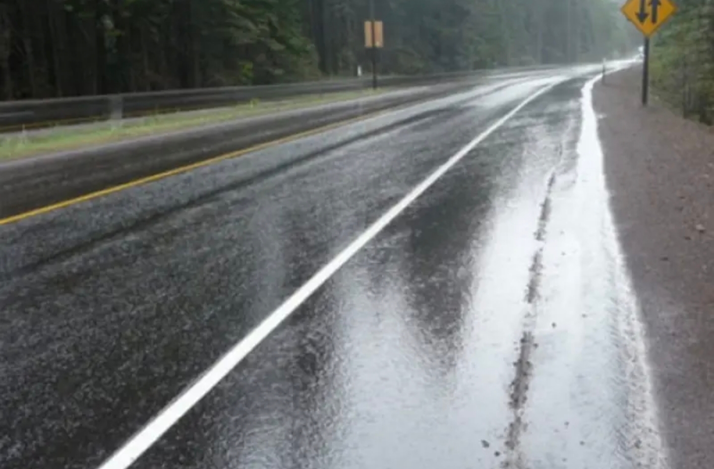 Kini kujdes në rrugë sonte  nuk ka vend që nuk është i lagësh