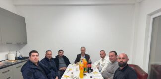 Abazi dhe Rakipi, darkojnë me Zjarrfikësit: “Iftar i thjeshtë, por me shumë domethënie”