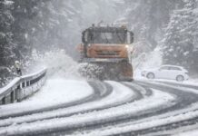 Ndalesë qarkullimi të kamionëve në RMV në disa rrugë për shkak të reshjeve të borës