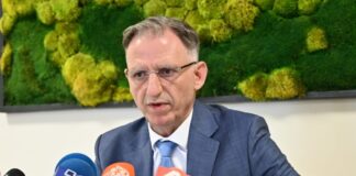 Ilir Demiri e zëvendësoi Arben Fetain në krye të Aleanca për Shqiptarët, transformimi i VLEN-it shkaktoi tronditje të reja!