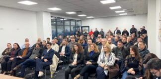 “Mbledhja” e Fetait me sallë gjysmëboshe, mungojnë figurat kyçe të partisë