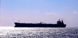 Irani sulmon tankerin amerikan të naftës në Gjirin Persik