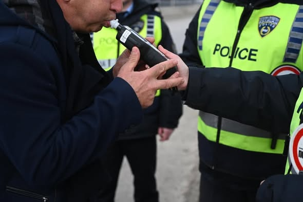 shofer-i-dehur-iken-nga-policia-dhe-shkakton-aksident