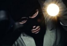 Vidhet trafoja elektrike dhe nafta në Sllatinë