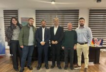 Takohen Feti Abazi dhe drejtori i Shëndetit Publik, Shaqir Zylbeari. “Diskutojnë për dezinfektimin dhe deratizimin, në territorin e komunës së Bogovinës”