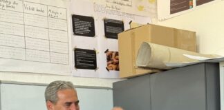 Feti Abazi në Pirok. Ndan çmime për mësuesit dhe nxënësit, në garat e kimisë: “Shkenca, mbetet prioritet”