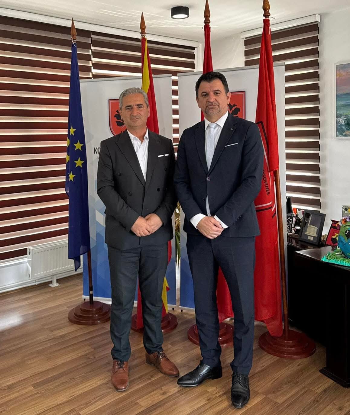 Abazi dhe zv sekretari i parlamentit  Jusufi   Hapet zyra e deputetëve brenda komunës së Bogovinës  për komunikim me qytetarët 