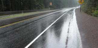 LAMM: Trafiku zhvillohet normalisht, rrugët të lagështa dhe apel për kujdes në disa segmente