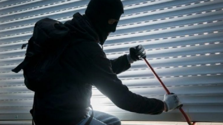 Raportohet për një vjedhje të rëndë në Sllatinë  