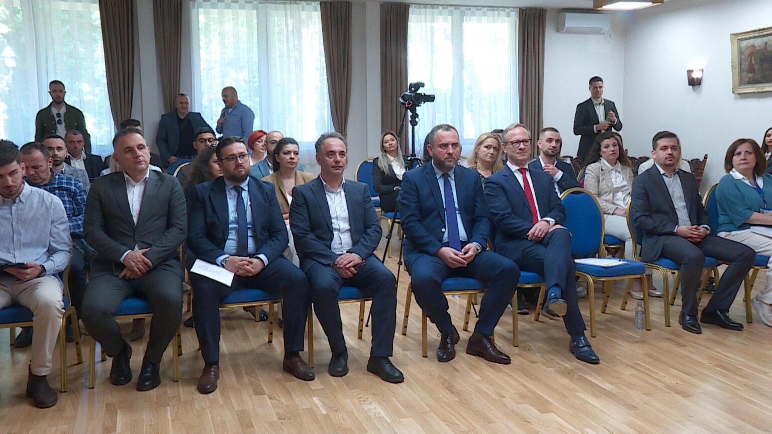 Toshkovski  Të gjithë personat e ish Jugosllavisë që jetojnë në Maqedoni  janë pajisur me shtetësi