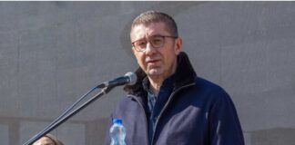 Mickoski: Studentët të mos bien pre e politikave opozitare, do të ketë zgjidhje për provimin në shqip!