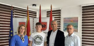 Feti Abazi mbështet Ledion Shabanin, në garat ndërkombëtare të Anglishtes: “Suksesi i të rinjëve, ardhmëria e komunës tonë”