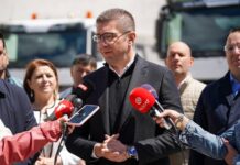 Mickoski përgatitet të përfshijë bullgarët në Kushtetutë