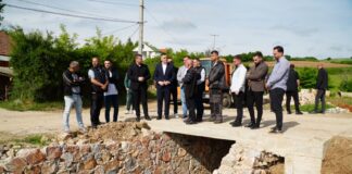 Ministri Hoxha realizoi inspektim në projektet infrastrukturore në Haraçinë me vlerë mbi 110 milionë denarë