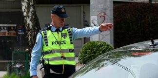 Kaos në rrugën Tetovë-Gostivar / Sulmohet polici pas ndalimit të “Audi A6”, tre persona përfundojnë në stacion
