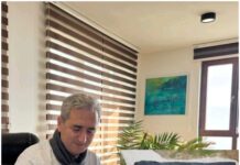 Feti Abazi asfalton fushën e sportit, në fshatin Jellovjan