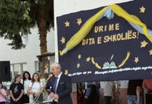 Feti Abazi, kremton patronazhin e shkollës në Pirok: Nxënësve ju dëshiron shëndet, lumturi dhe suksese