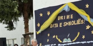 Feti Abazi, kremton patronazhin e shkollës në Pirok: Nxënësve ju dëshiron shëndet, lumturi dhe suksese