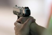 Të shtëna me armë në Saraj pas një konflikti familjar: Babai dhe xhaxhai gjuajnë drejt objektit të djalit