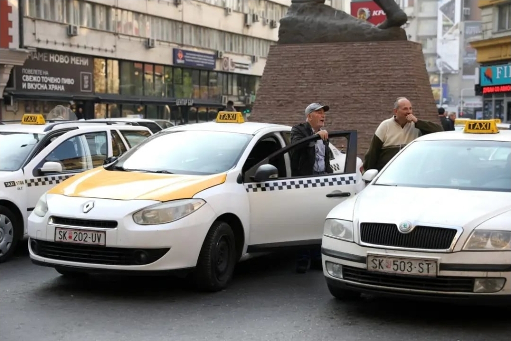 Taksistët paralajmërojnë protestë  Ndalohet përdorimi i automjeteve më të vjetra se 15 vjet
