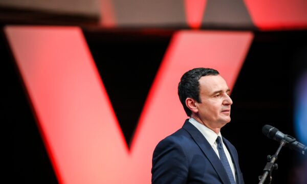 Vetëvendosje e merr mandatin e 51 të nga votat me postë  AAK bie për një