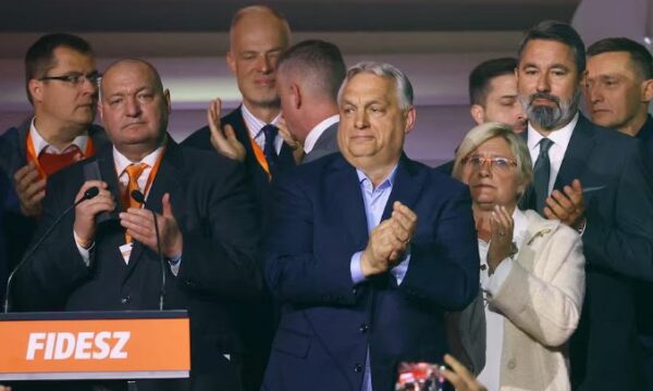 Orbani rizgjidhet kryetar partie pa kundërkandidat  sondazhet e nxjerrin keq  Fidesz  in e tij