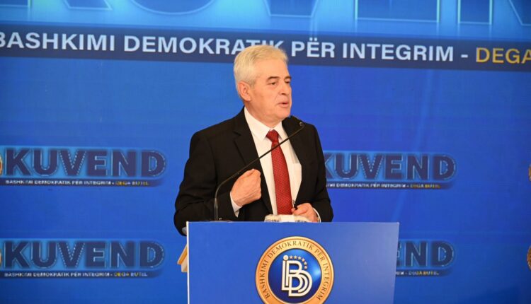 Ali Ahmeti kundër protestave në Shqipëri  Armiqtë e kombit po krijojnë pasiguri