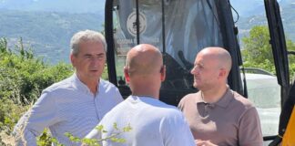 Feti Abazi dhe zv/ministri i Bujqësisë Albrim Hoxha, inspektojnë pastrimin e kanaleve të vaditjes