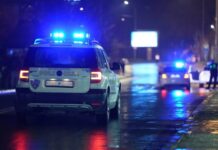 Ndjekje si në filma, i riu me Jaguar godet një automjet tjetër dhe e nxjerr nga rruga