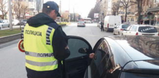 Pa patentë në timon të BMW-së: 20-vjeçari nga Gostivari kapet nga policia në Tetovë!