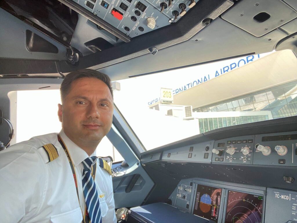 Gostivarasi me karrierë 25 vjeçare në aviacionin ndërkombëtar