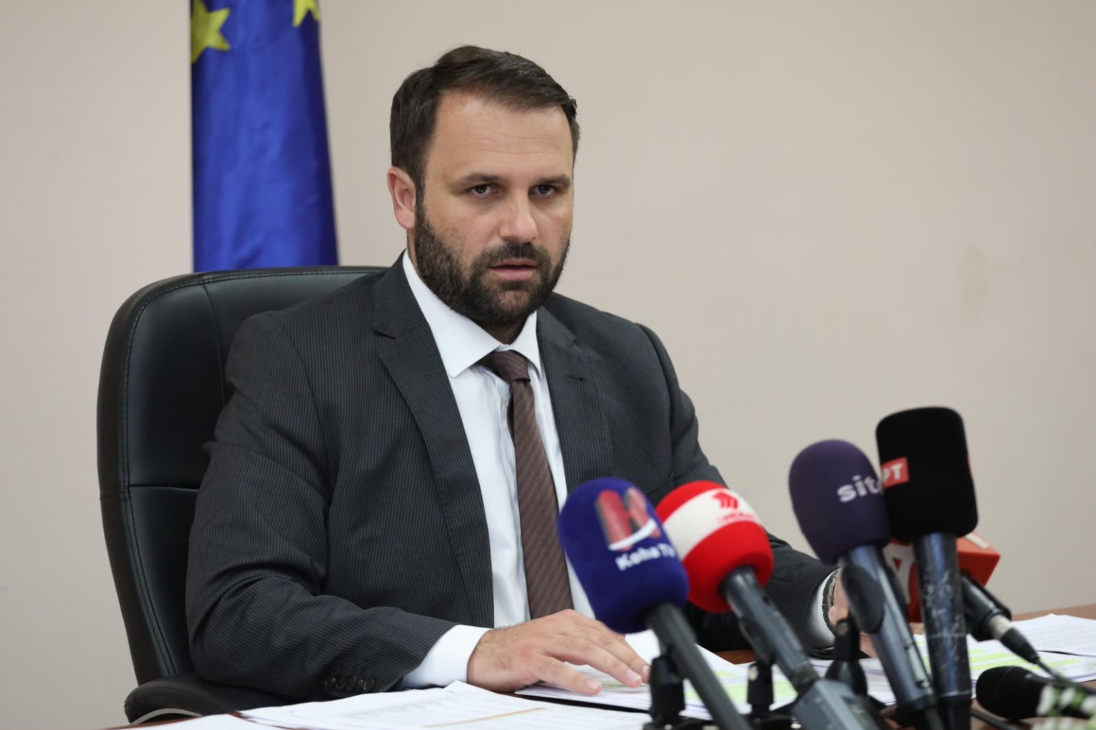 durmishi-7-milione-denare-mbeshtetje-per-kompanite-nga-industria-perpunuese-permes-dy-thirrjeve-te-reja-publike