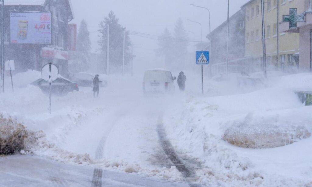 A po na pret  dimri i shekullit   meteorologët paralajmërojnë tre skenarë