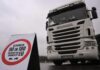Transportuesit sot protestojnë para Delegacionit të BE-së në Shkup
