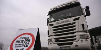 Transportuesit sot protestojnë para Delegacionit të BE-së në Shkup
